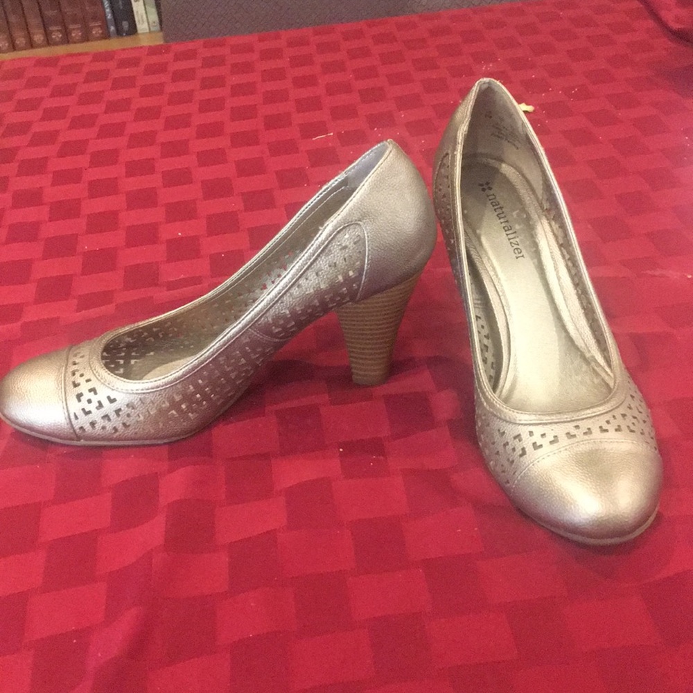 Naturalizer gold heels